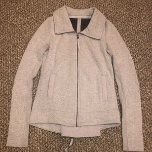 Lululemon size 6 En Route jacket